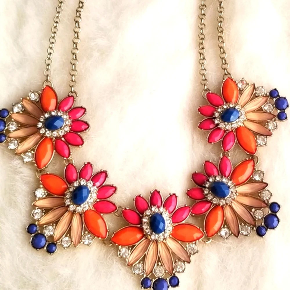 Flower Rhinestone Statement Necklace - Picture 2 of 4